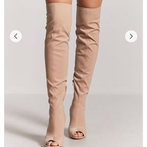 Over-the-knee boots💛